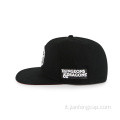 Cappellino snapback con logo in gomma dal design personalizzato